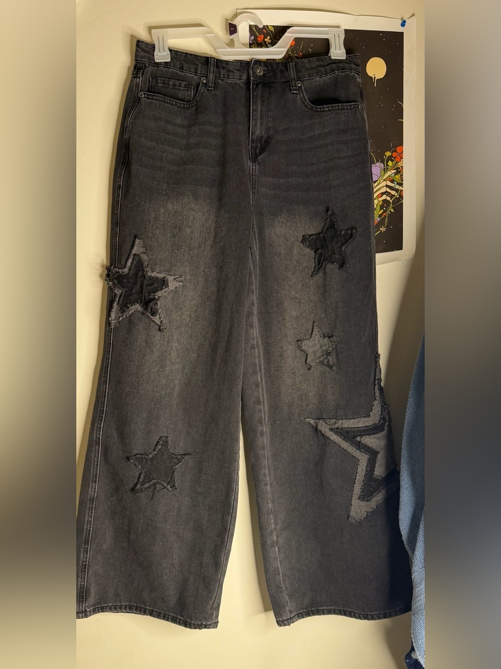 Hot topic Black Wide-Leg Star Patch Jeans - Women